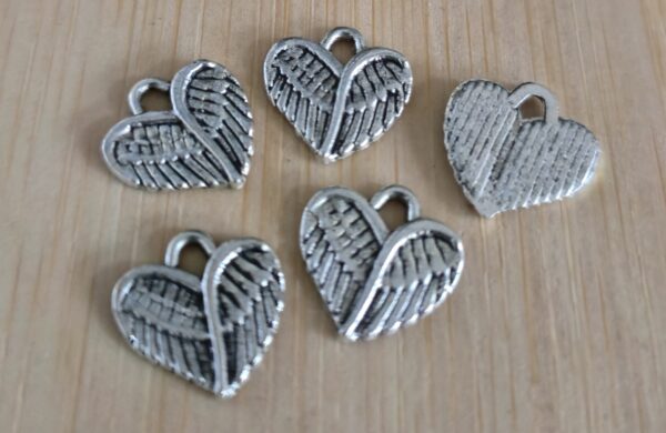 bedel hartje vleugels zilver 13 mm x 13 mm 5 stuks