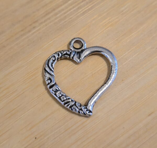 bedel hart open antiek zilver 24 mm x 24 mm