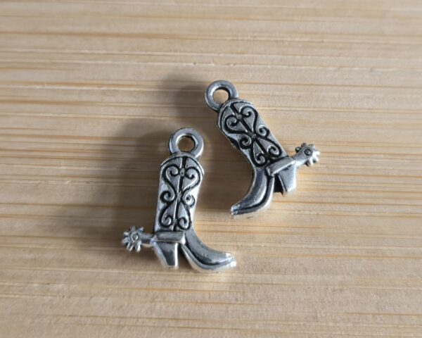 bedel cowboy laars tibetaans zilver 17 mm x 8 mm 2 stuks