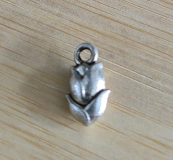 bedel tulp antiek zilver 14 mm x 8 mm