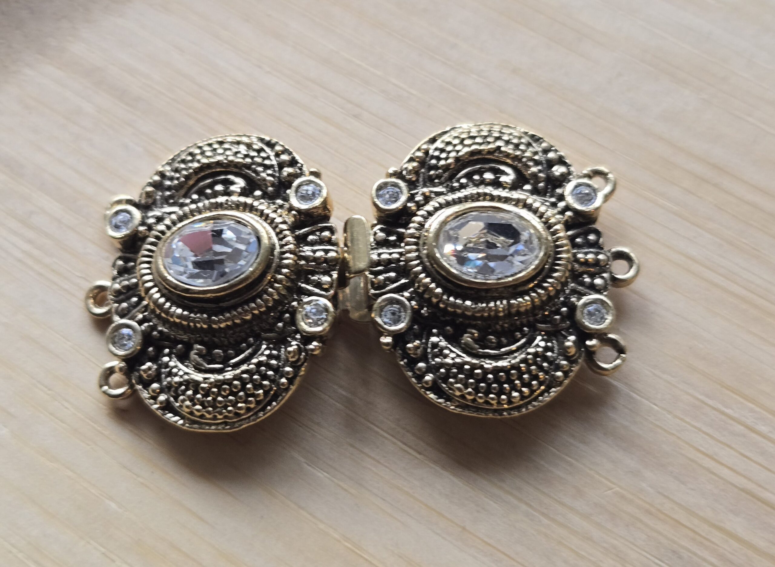 schuifsluiting goudkleur met steentjes ingelegd 3 rijen 25 mm x 41 mm