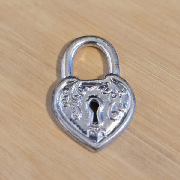 hanger DQ zilver hart met slot 40 mm x 28 mm