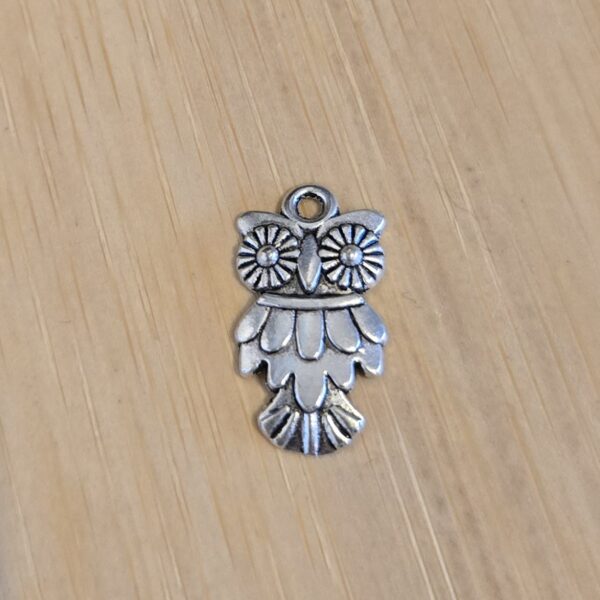 bedel tibetaans zilver uil 16 mm x 11 mm