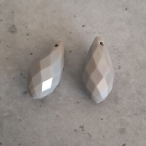 top facet kraal druppel opaque grey 10 mm x 20 mm 2 stuks