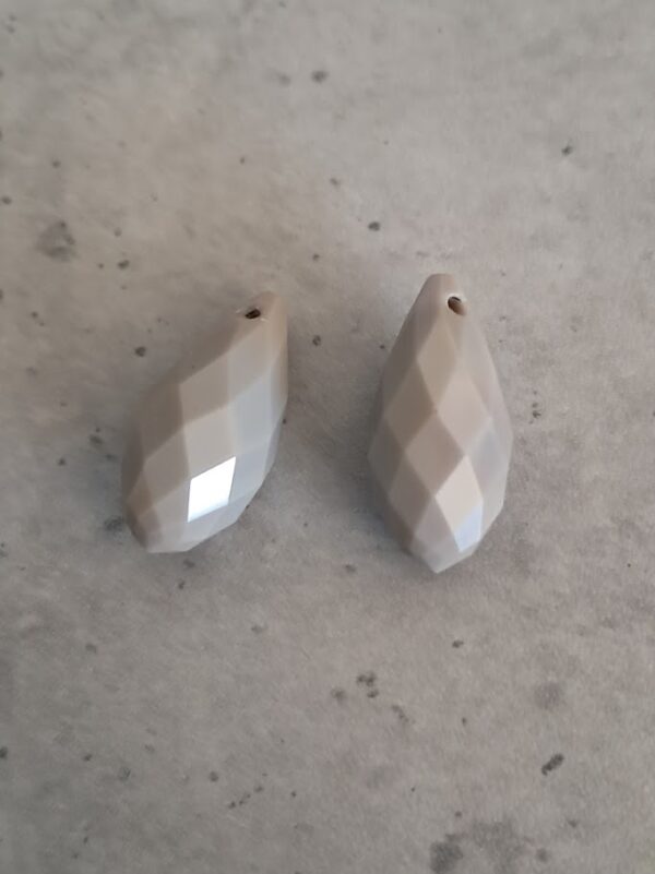 top facet kraal druppel opaque grey 10 mm x 20 mm 2 stuks