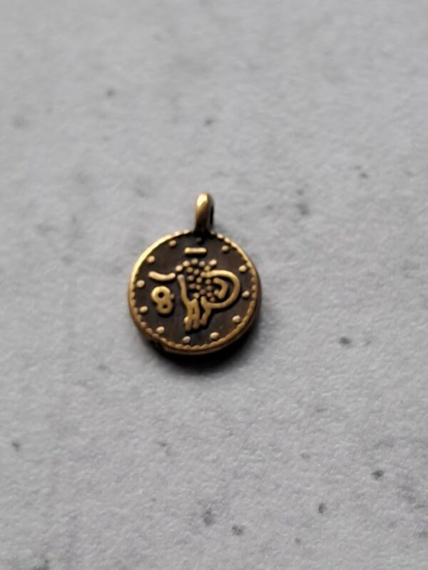 bedel brons muntje 9.5 mm x 7.5 mm