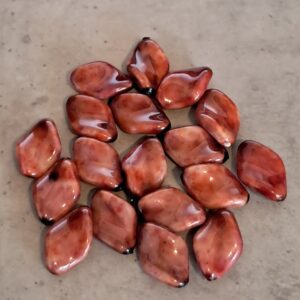 kraal kunststof rood 18 mm x 12 mm 17 stuks
