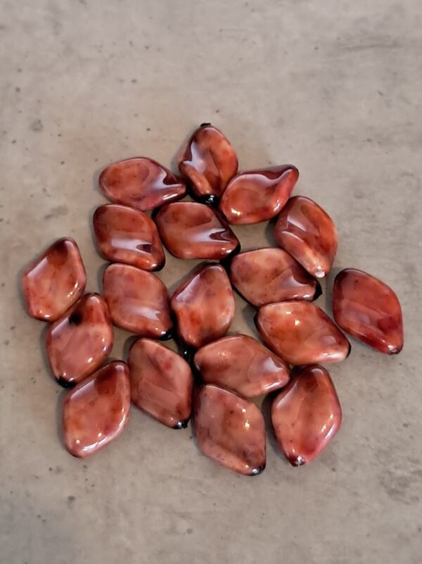 kraal kunststof rood 18 mm x 12 mm 17 stuks