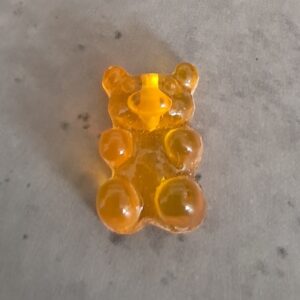 resin hanger gummi bear 15 x 9 mm oranje