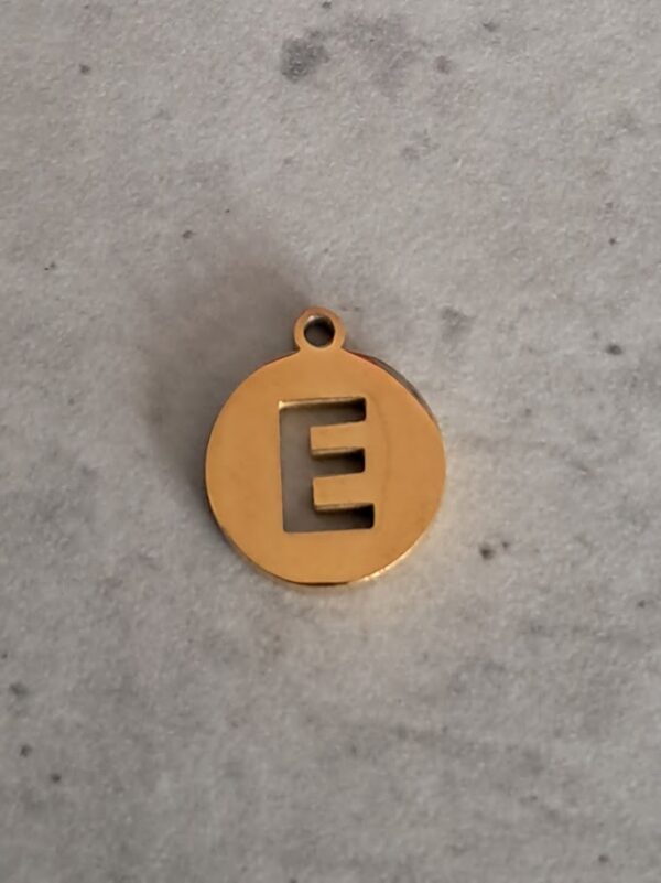 bedel goud rond initial coin E 10 mm
