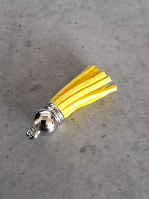 kwastje imitatieleer 38 mm geel