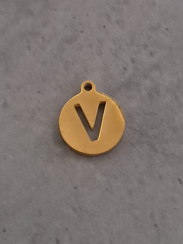 bedel goud initial coin V 10 mm
