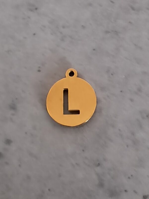 bedel goud rond initial coin L 10 mm