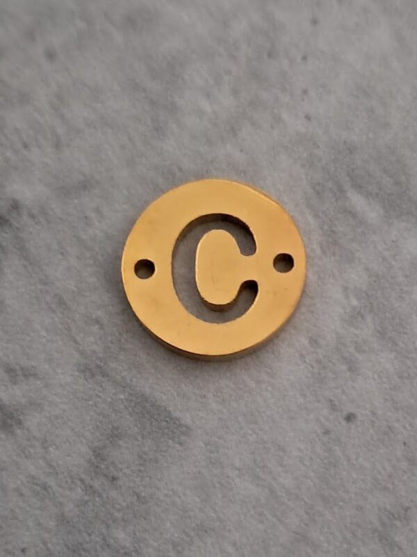 connector goud initial C 10 mm