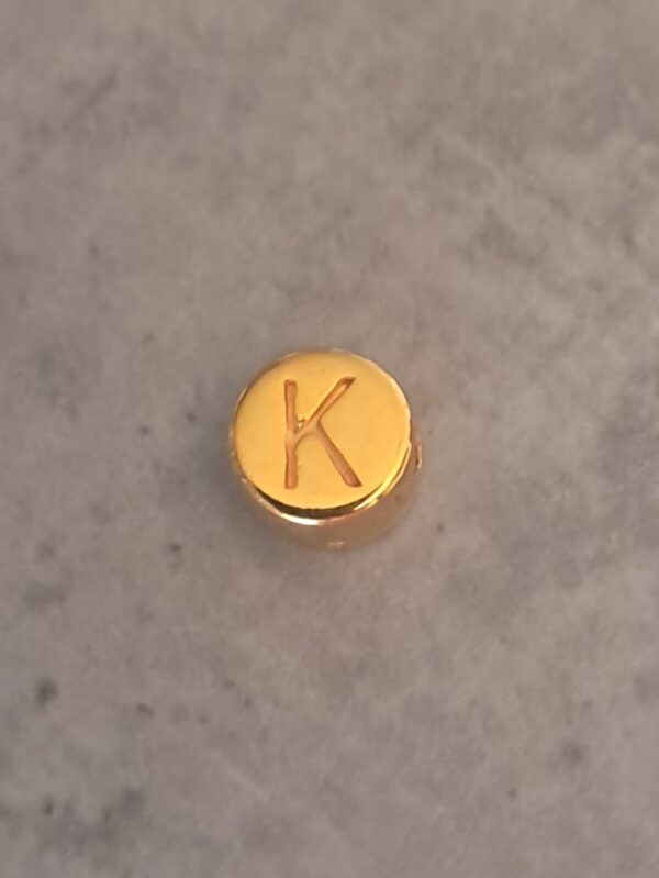 kraal DQ goud 7 mm letter K