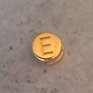 kraal DQ goud 7 mm letter E