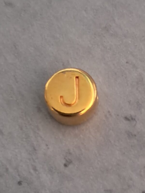 kraal DQ goud 7 mm letter J