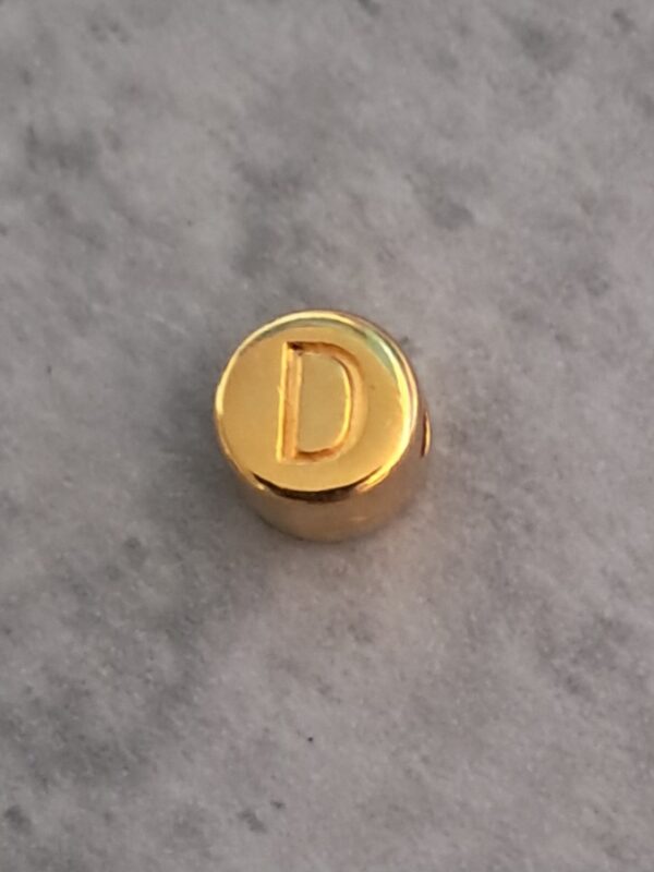 kraal DQ goud 7 mm letter D
