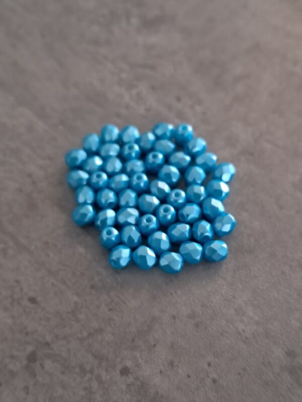 kraal facet firepolished pastel aqua 4 mm 50 stuks