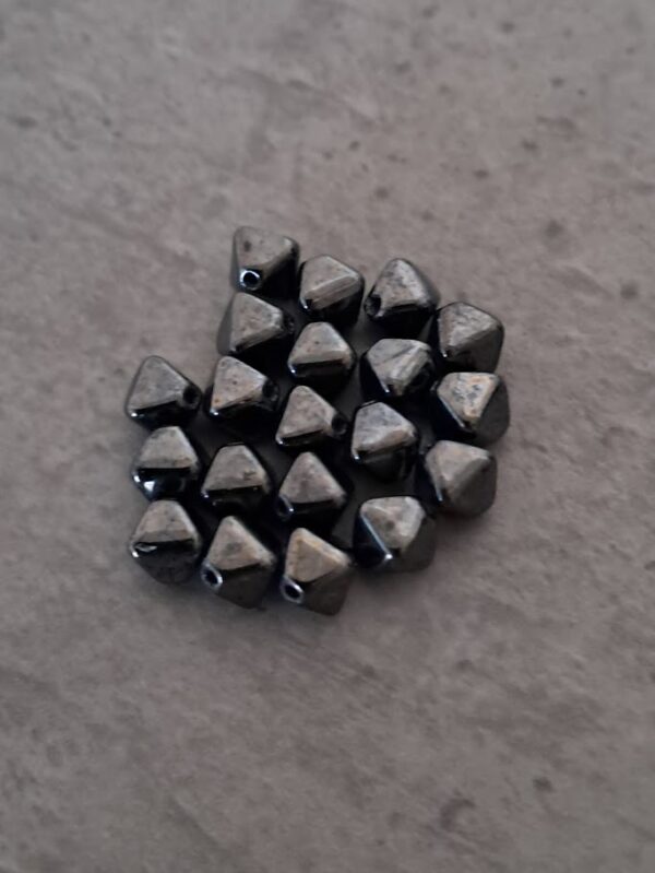 kraal glas piramide hematiet 5 mm 20 stuks