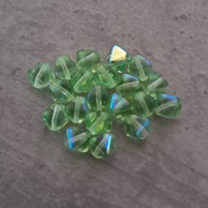 kraal glas piramide licht groen 5 mm 20 stuks