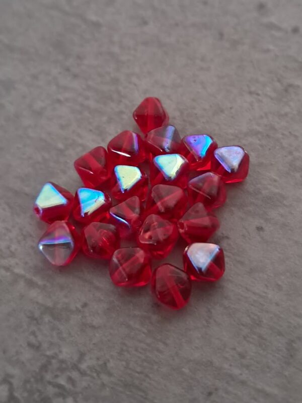kraal glas piramide rood 5 mm 20 stuks