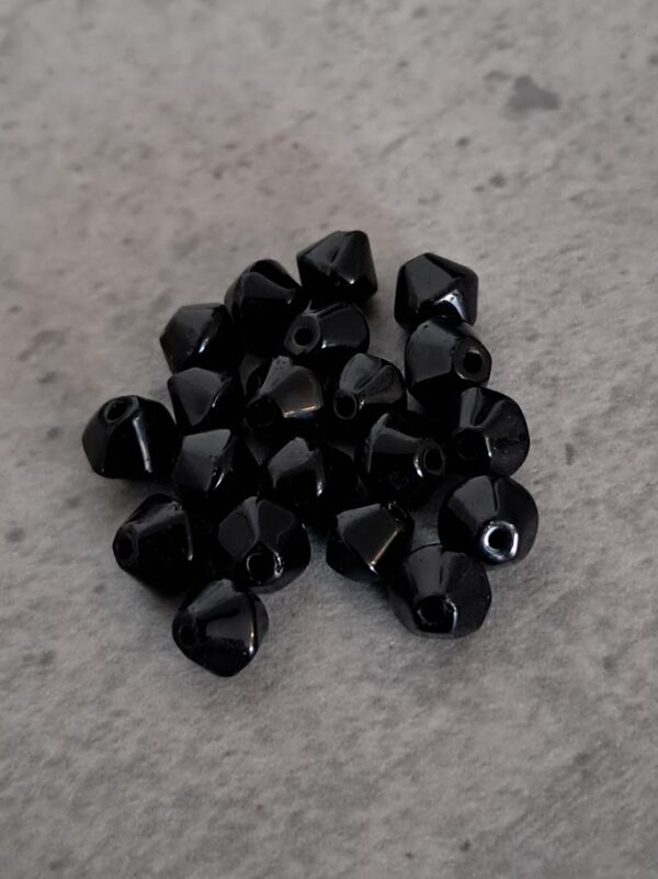 kraal glas piramide zwart 5 mm 20 stuks