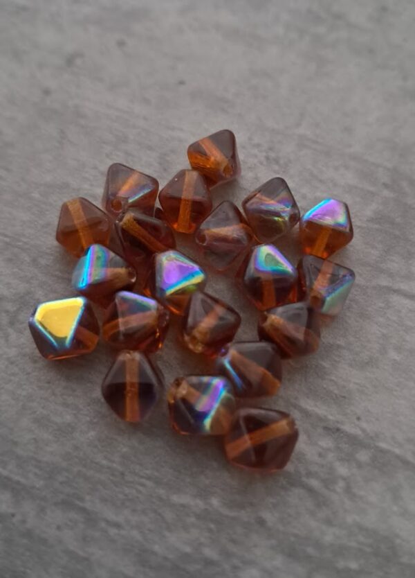kraal glas piramide bruin 5 mm 20 stuks