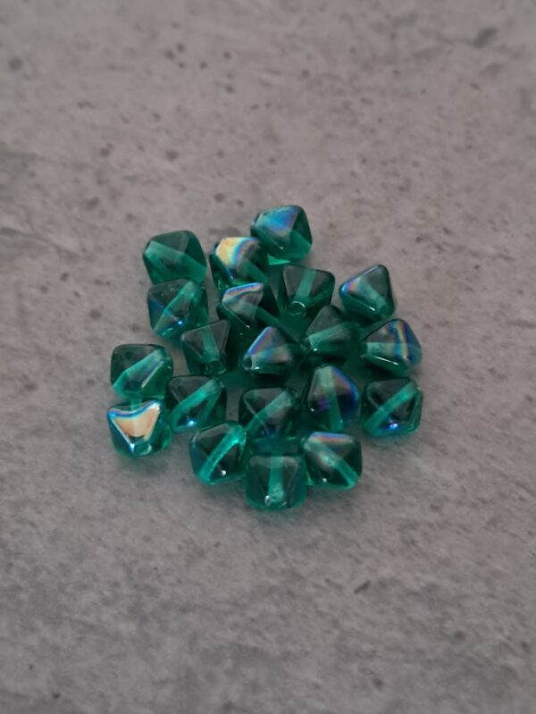 kraal glas piramide groen 5 mm 20 stuks