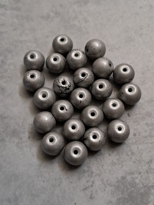 kraal glasline grijs met streepjes 8 mm 50 stuks