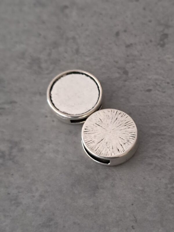 leerschuiver zilver cabochon 14 mm per stuk