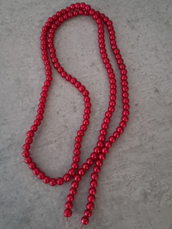 glasparel rood 6 mm streng ongeveer 155 stuks