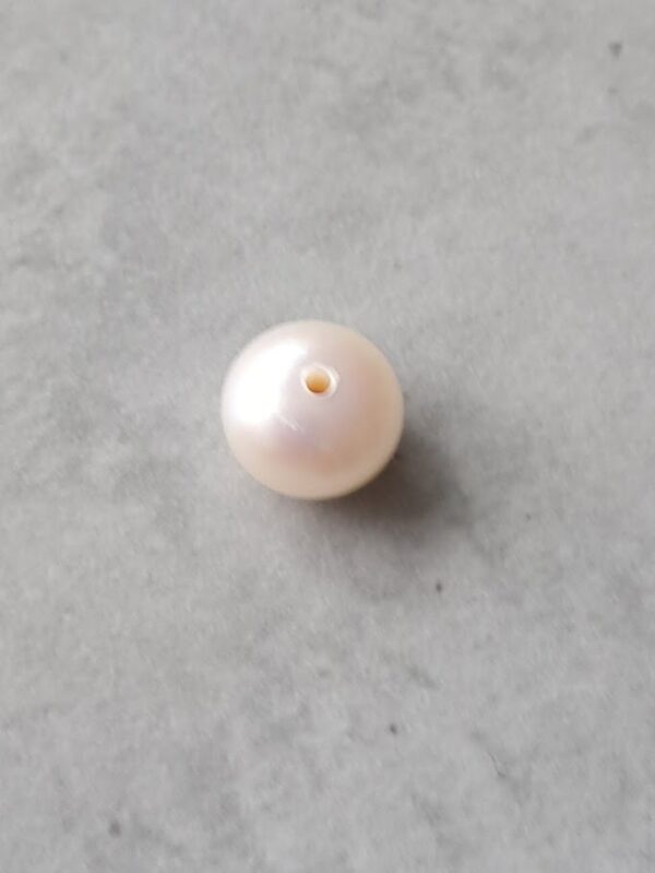 zoetwaterparel wit 10 mm halfdrilled!