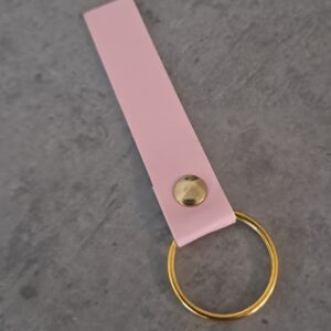 sleutelhangerring goudkleur met rose kunstleer 9.5 cm