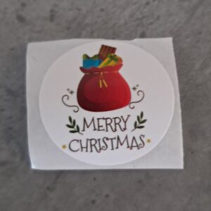 sticker rond merry christmas met kado 25 mm 10 stuks