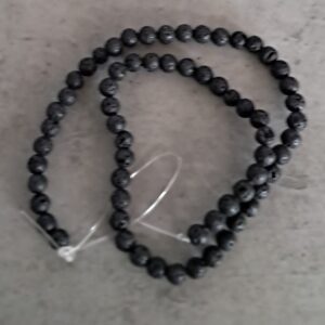 kraal lavasteen zwart  6 mm streng 64 kralen