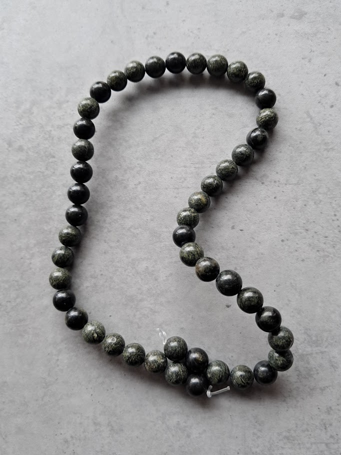 kraal zoisiet 8 mm streng 47 stuks