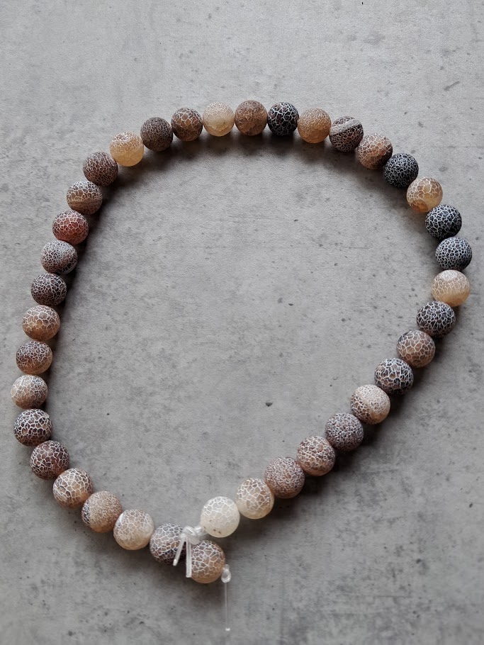 kraal agaat mat grijs craquele 10 mm streng 37 stuks