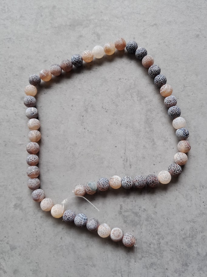 kraal agaat mat grijs craquele 8 mm streng 48 stuks