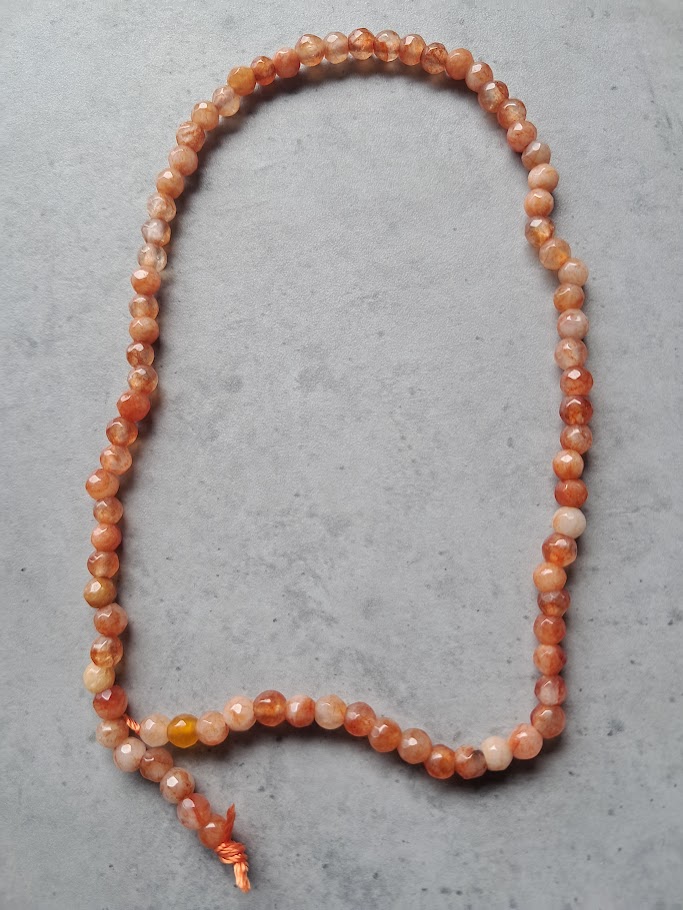 kraal  cameool facet geslepen oranje/bruin 5 mm streng 81 stuks