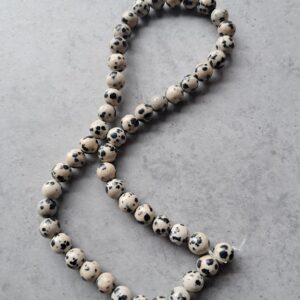 kraal dalmatier obsidaan 8 mm streng 49 stuks