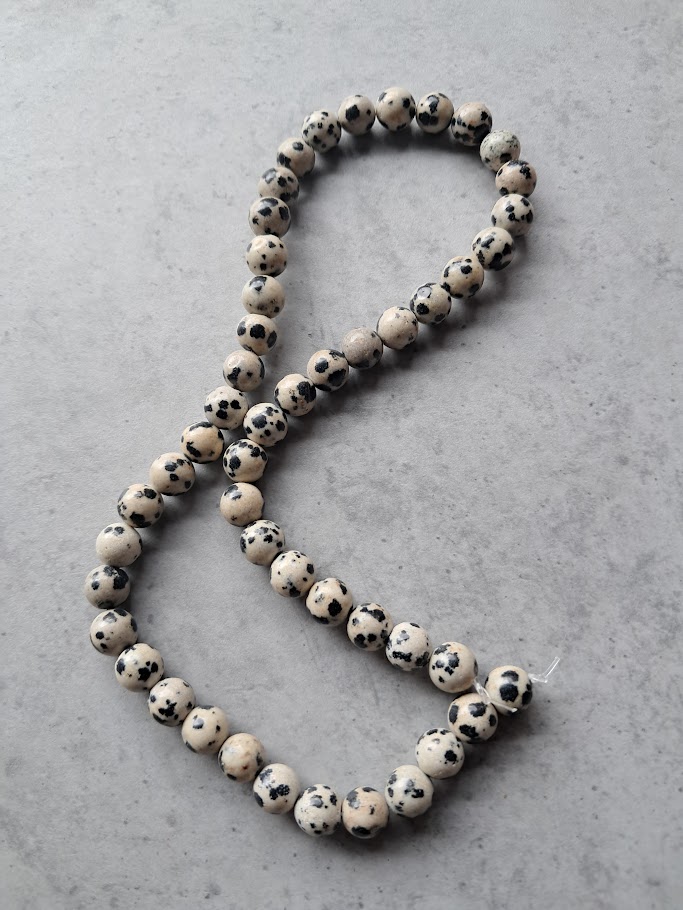 kraal dalmatier obsidaan 8 mm streng 49 stuks