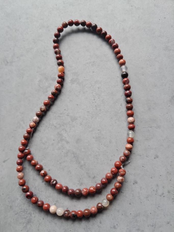 kraal jaspis rood mix 4 mm streng 93 stuks