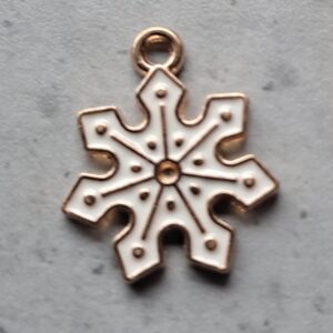 bedel goud sneeuwvlok met emaille wit 21 mm x 18 mm