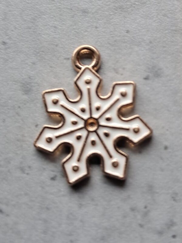 bedel goud sneeuwvlok met emaille wit 21 mm x 18 mm