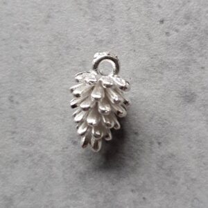 bedel zilver dennenappel 13 mm x 6 mm