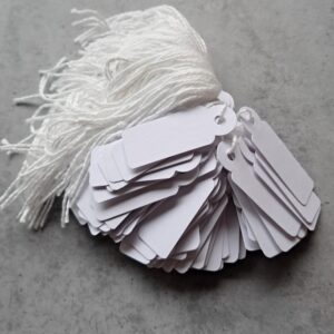 prijskaartjes aan koordje wit 34 mm x 13 mm bundel 100 stuks