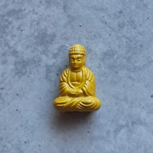 kraal acryl zittende boeddha mosterd 20 mm