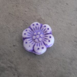 Czech glaskraal boho flower lila 14 mm