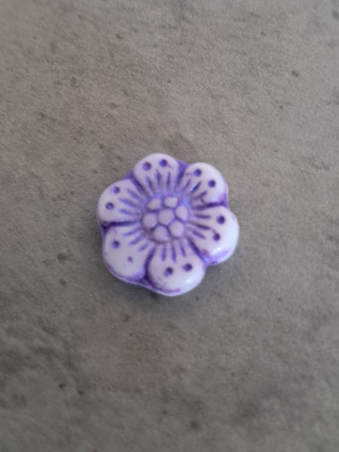 Czech glaskraal boho flower lila 14 mm